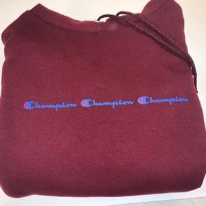 UO EXCLUSIVE Champion burgundy hoodie
